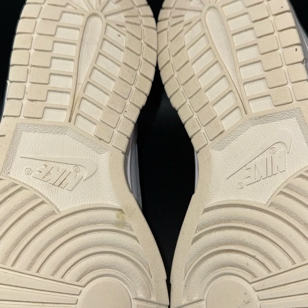 Nike Women's Sneakers - White